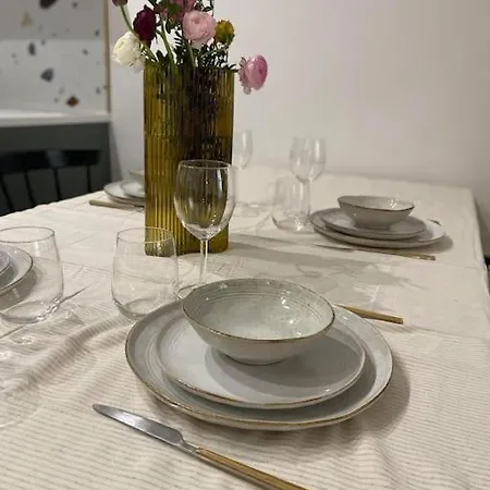 La Halte Des Arenes De Emeraude, Havre De Paix En * Ним