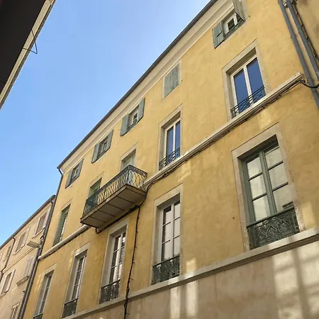 La Halte Des Arenes De Emeraude, Havre De Paix En Nimes