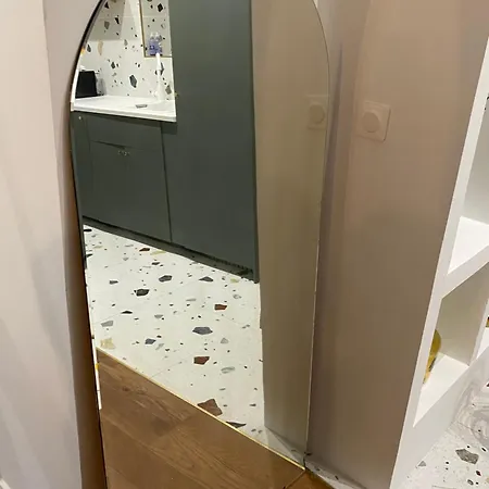 La Halte Des Arenes De Emeraude, Havre De Paix En Nîmes