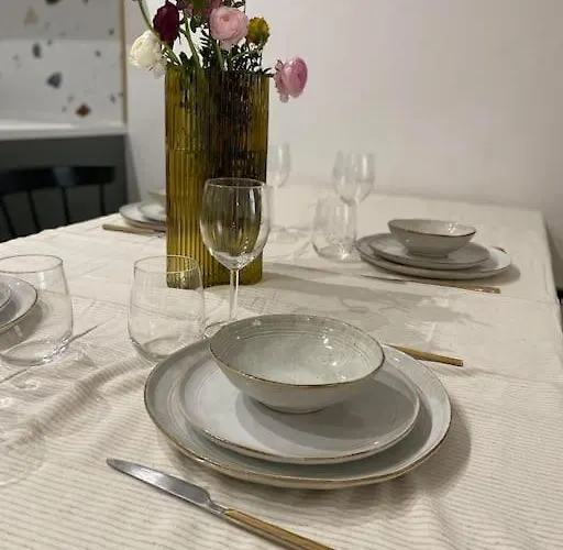 La Halte Des Arènes De Emeraude, Havre De Paix En * Nîmes